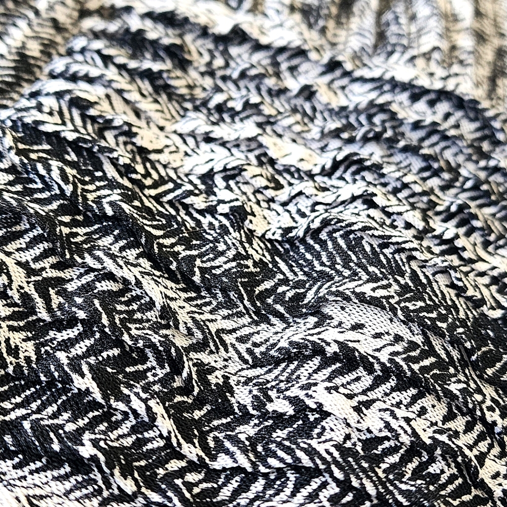 Sleeveless Black & White Textured Tank Top - Picture 11 of 11